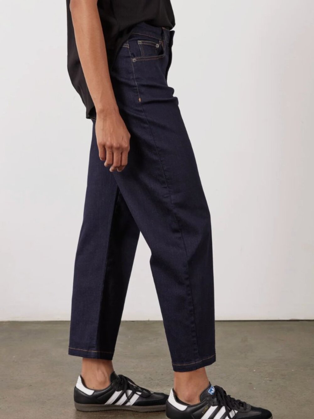 Ruti | The Classic Barrel Leg Jeans - Picture 2 of 12